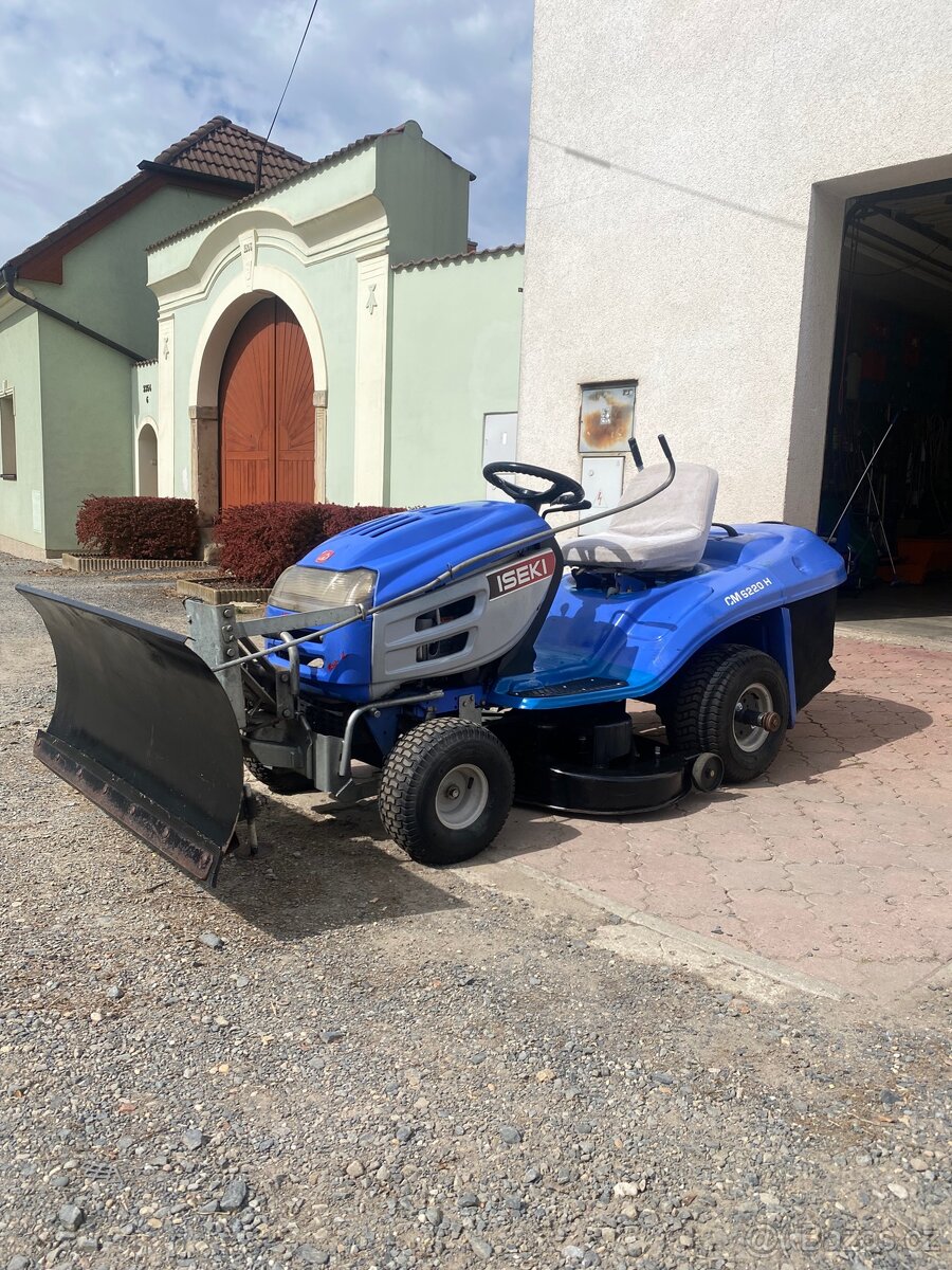 Zahradní traktor ISEKI CM 6220 H+rozmetadlo AKS 80+radlice