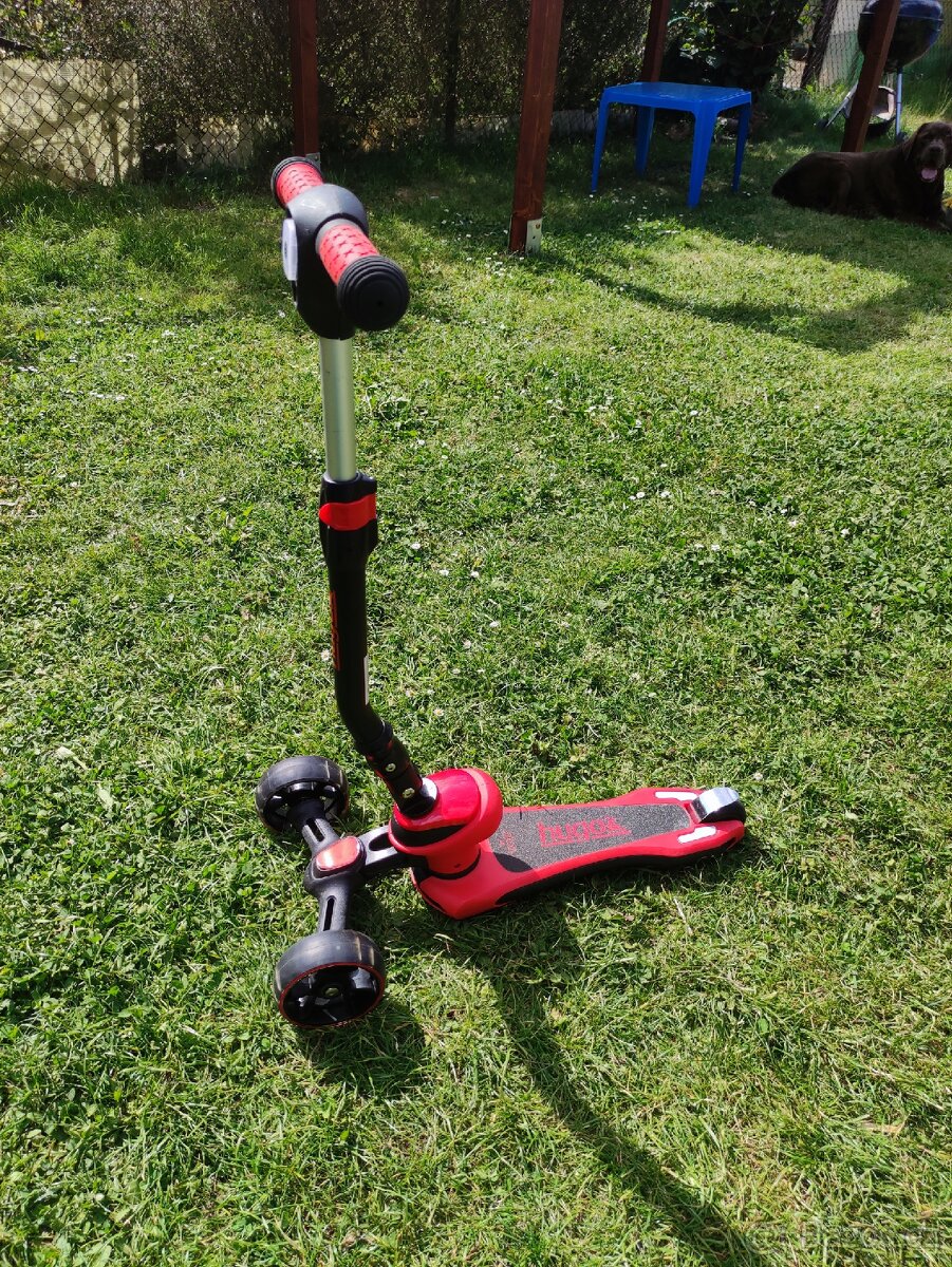 Koloběžka Toyz Hugo