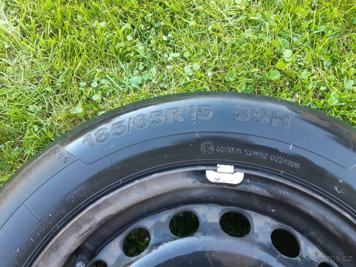 Prodám 4 ks letní pneu 185/65/R15+disky na Dacie Logan