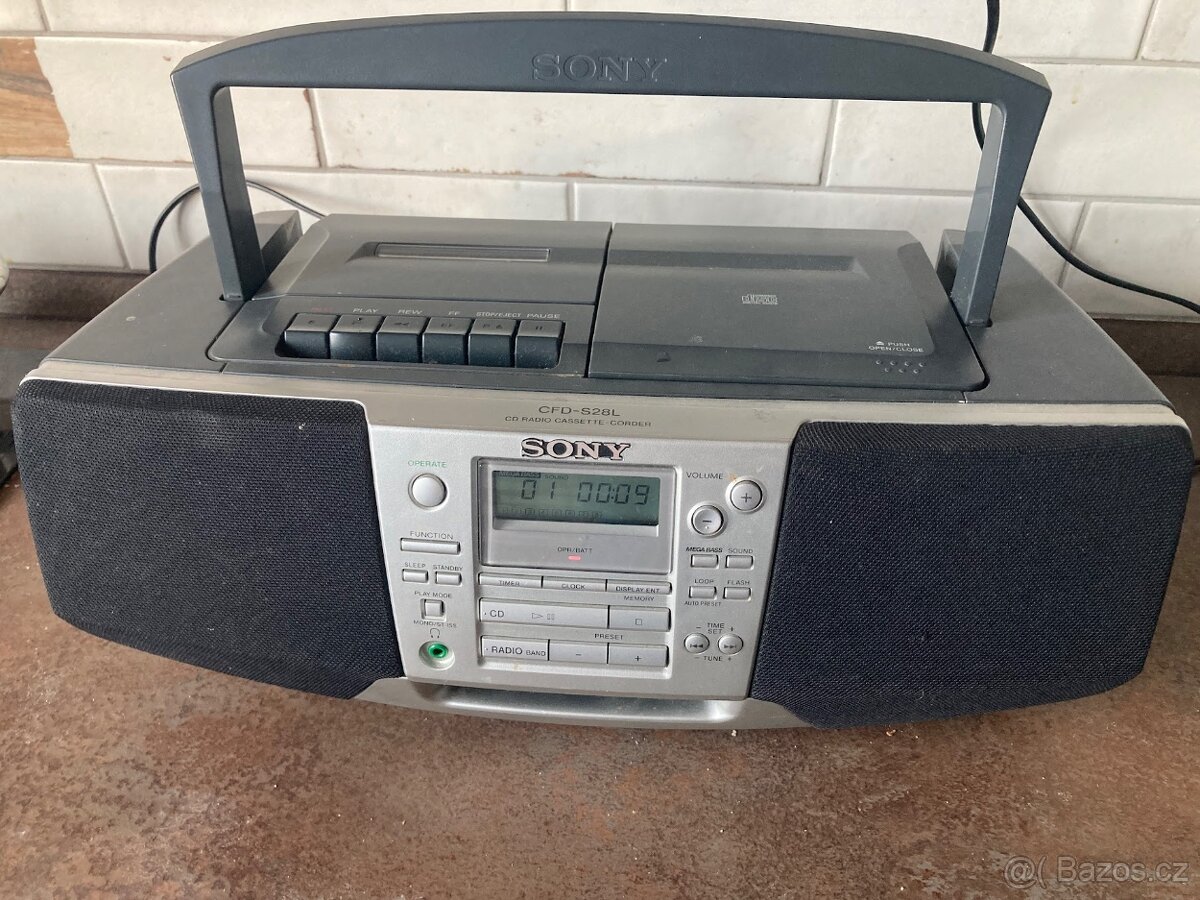 Přehrávač SONY - funkční rádio, magnetofon i CD