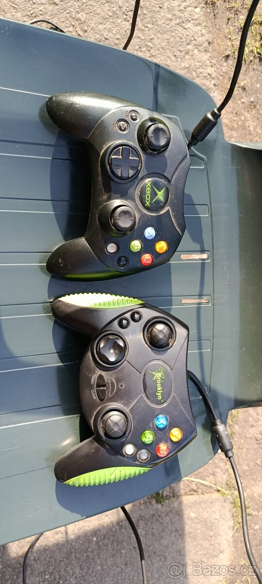 2ks ovladačů na Xbox (čtěte popisek)