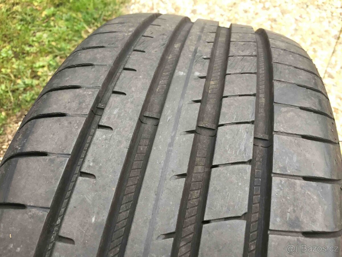 1ks letní pneu Goodyear 235/45/18 Eagle F1 DOT 2721