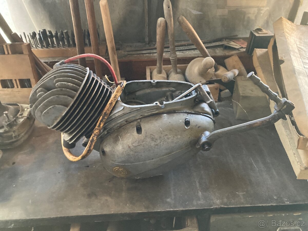motor ČZ 125