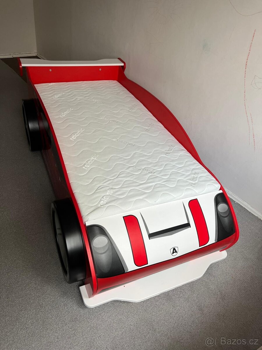Dětská postel auto