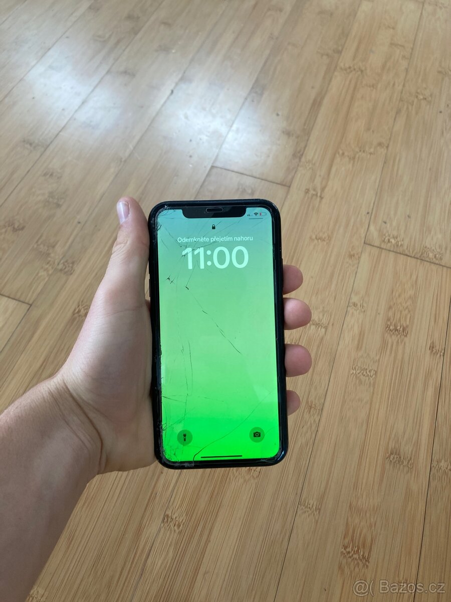 Apple iPhone XR 128gb-baterie 73%-foto neostří-prasklý