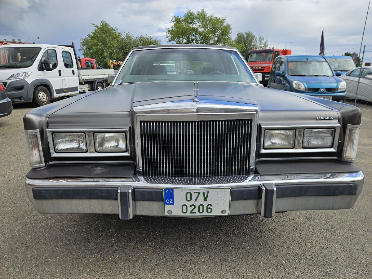 LUNCOLN TOWN CAR 5.0L ROK 1984