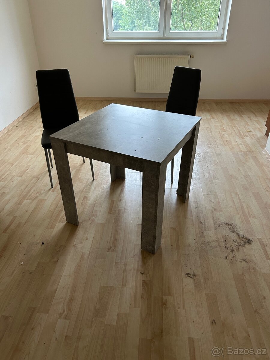 Kuchyňský stůl