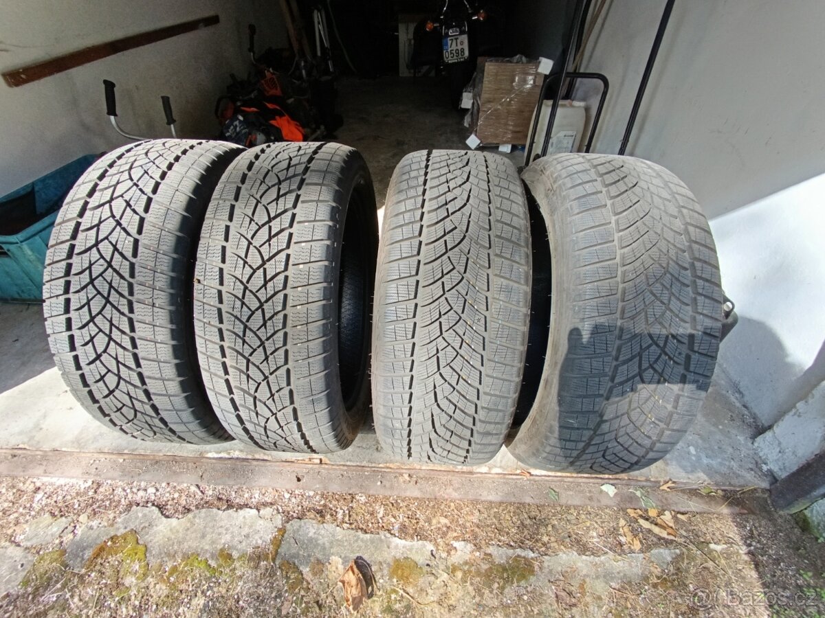 Zimní pneu dvourozměrné 255/45R20, 235/50R20