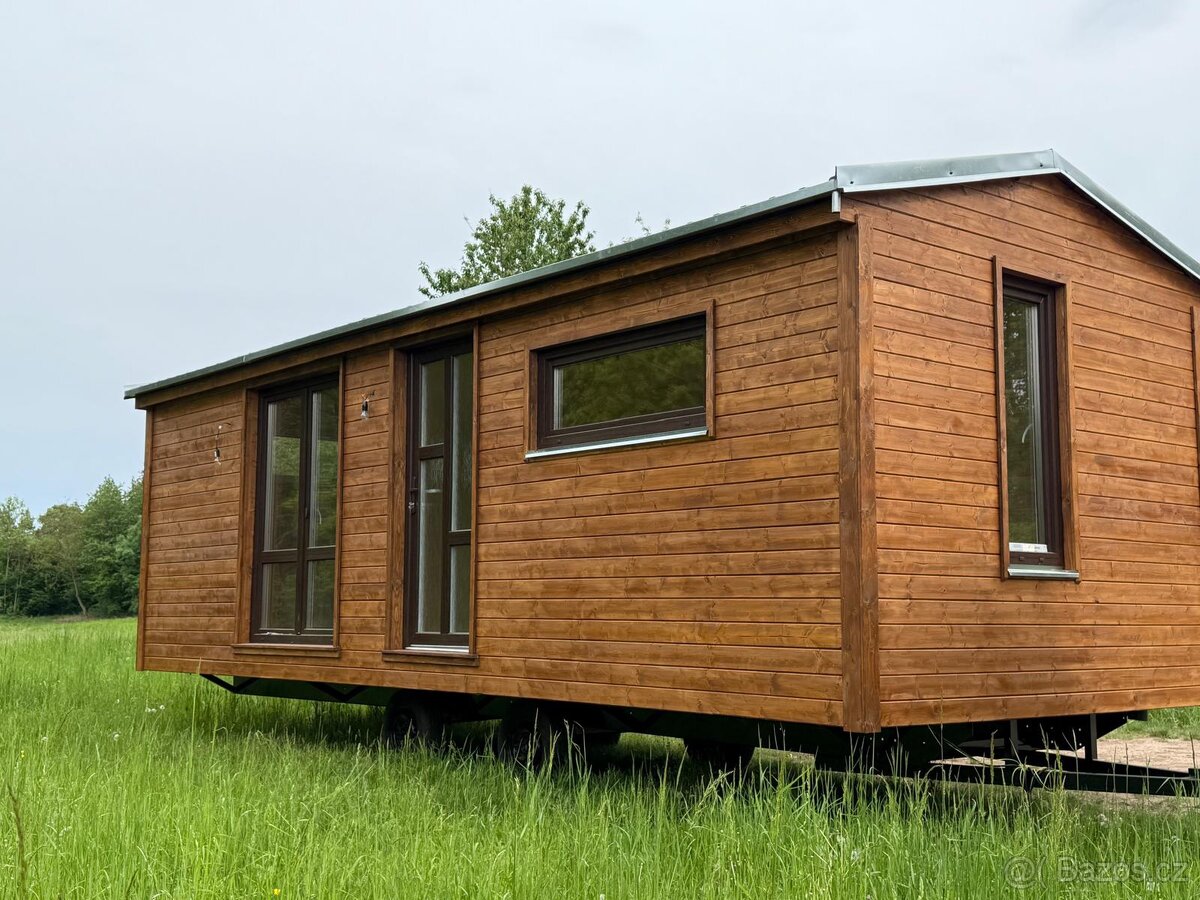 Maringotka Tinyhous 8x3m