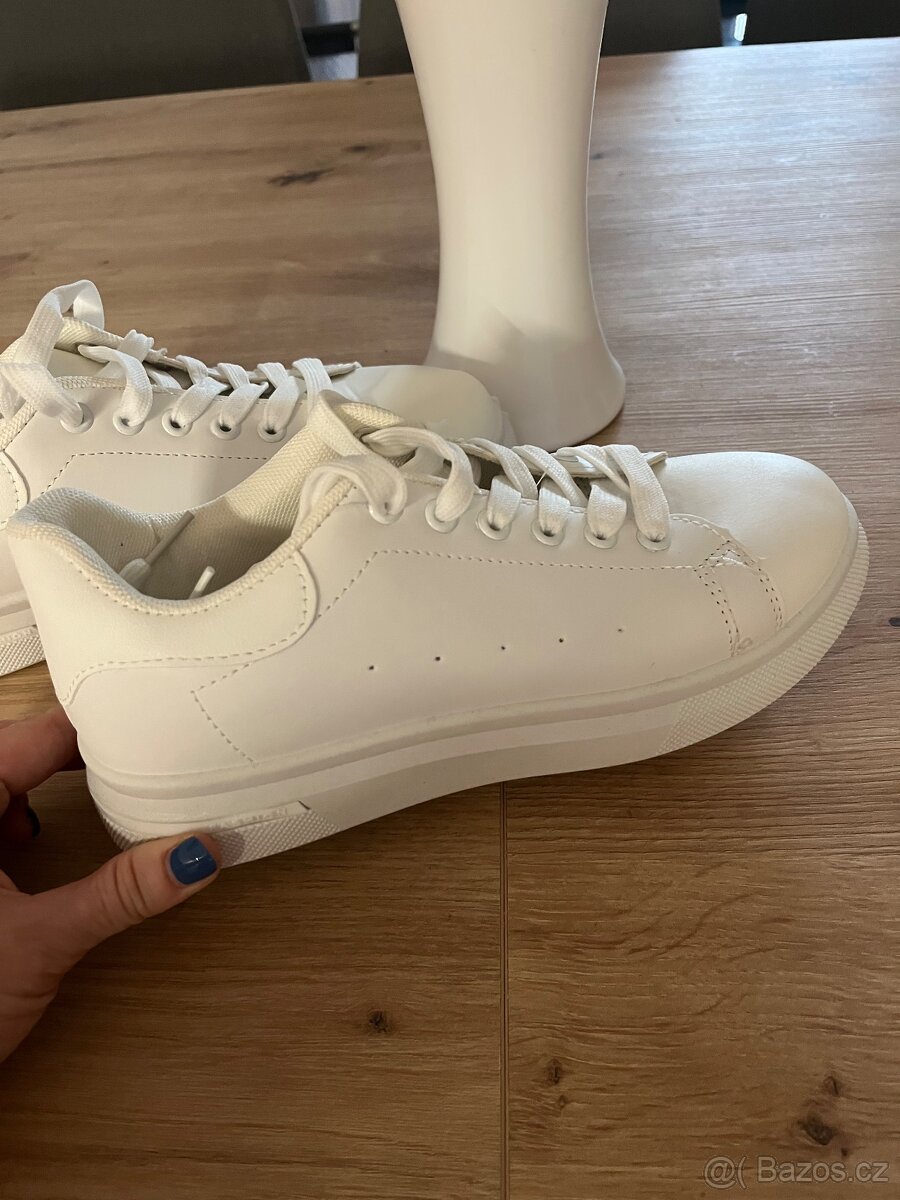 Nové bílé botasky 36/37