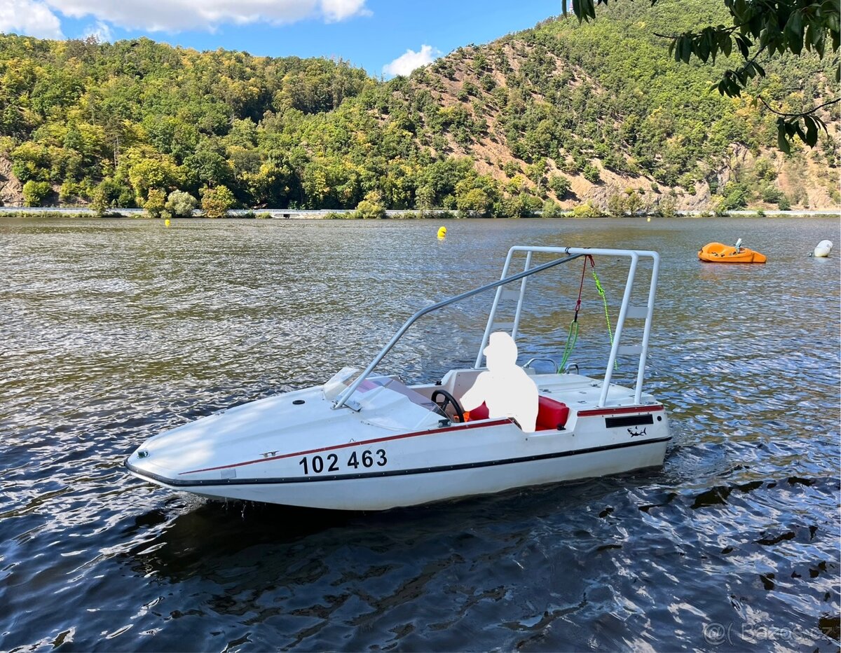 Sportovní člun Ultranautics JetStar 1250