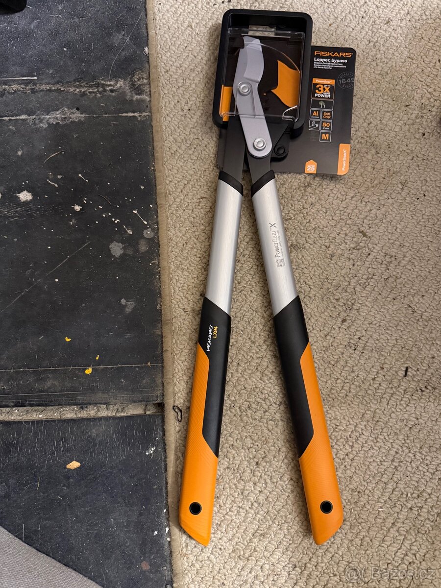 Fiskars nůžky na větve M