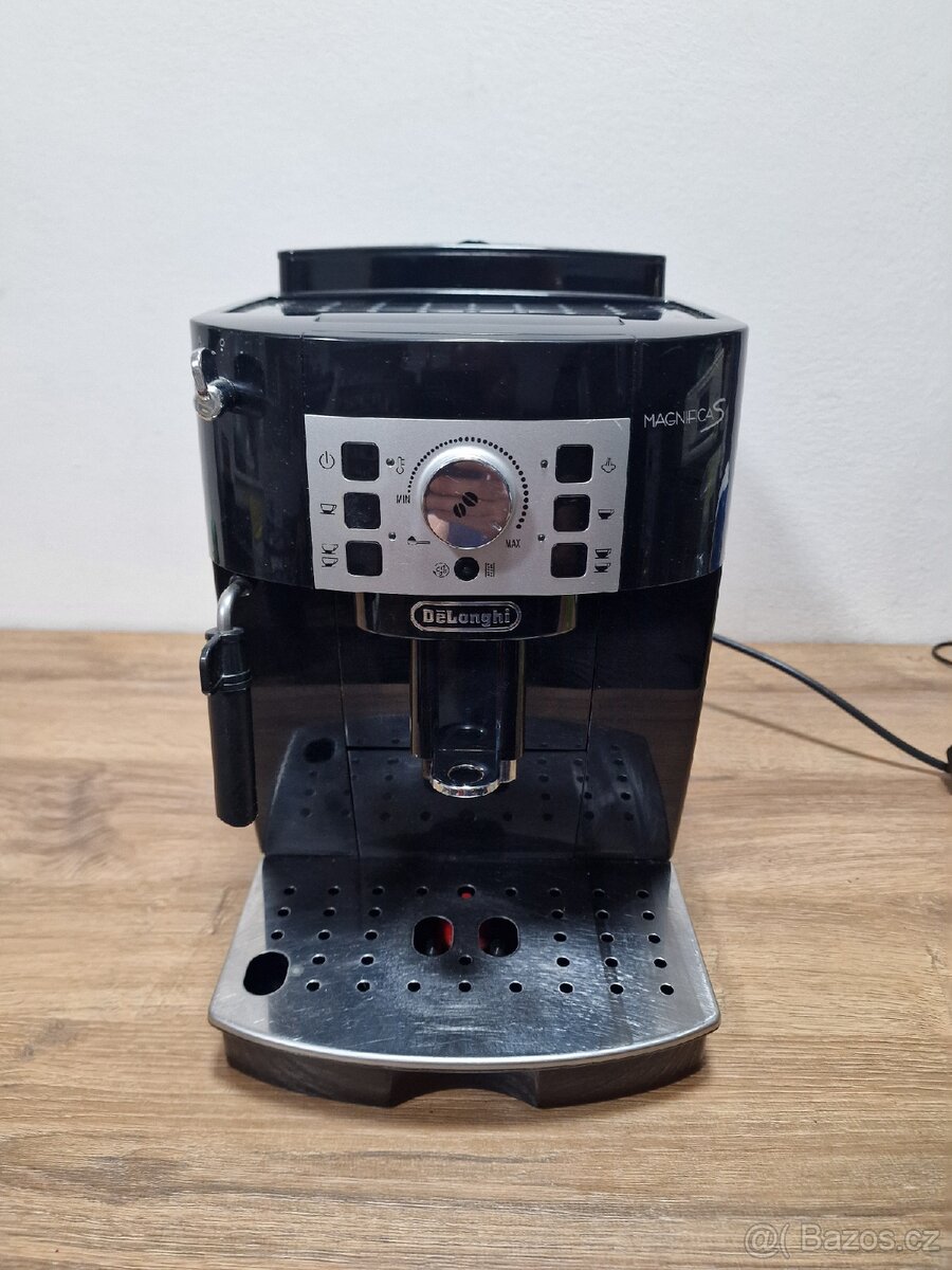 Kávovar Delonghi Magnefica S