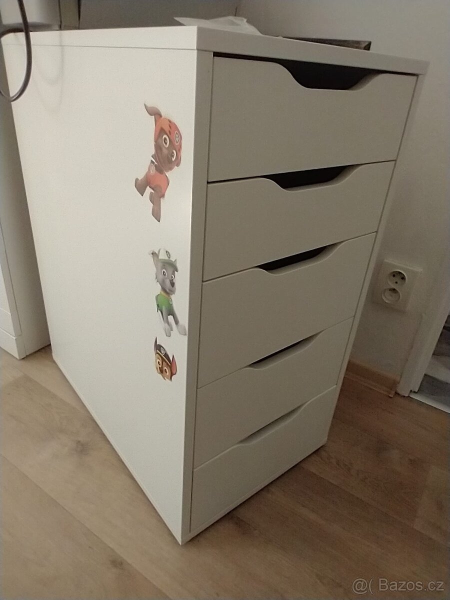 Zásuvková skříňka