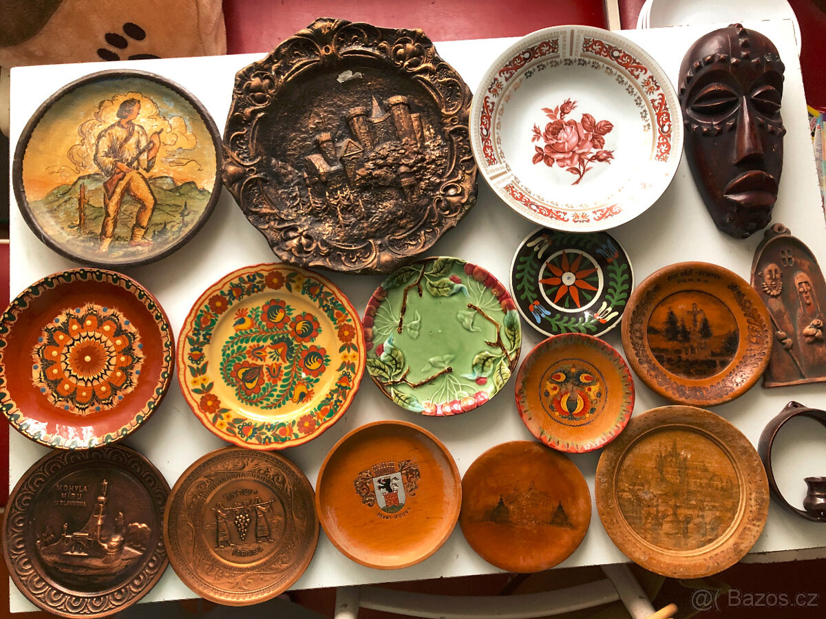 Staré talíře na zeď