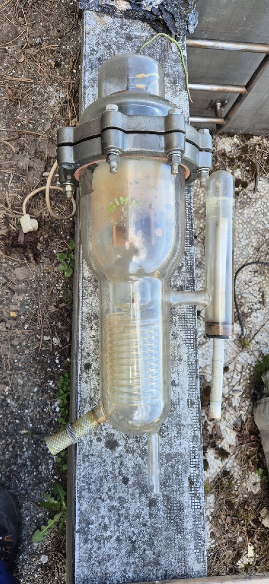 Destilacni přístroj