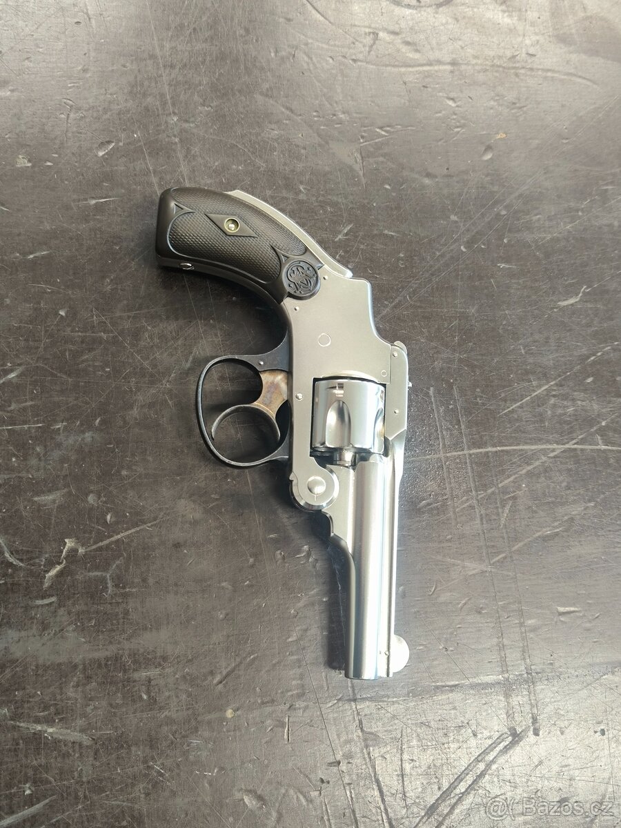 Historický revolver Smith & Wesson DAO.32sw