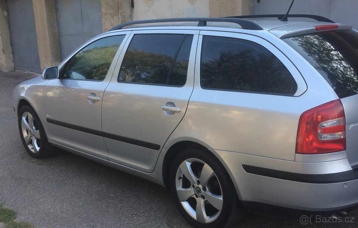 Škoda Octavia combi 1.9 TDI/77 kW Elegance 6st. DSG CZ