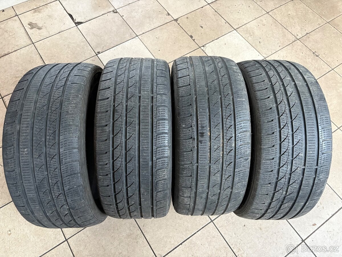 Tracmax ice plus s210 235/45 r17 97V