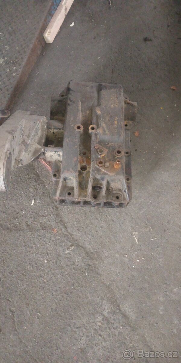 víko hydrauliky 16145