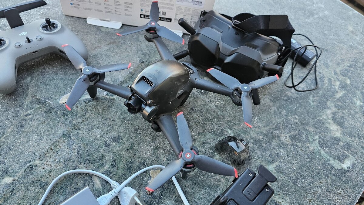 DJI FPV combo, DJI FPV, dji fpv- perfektní stav