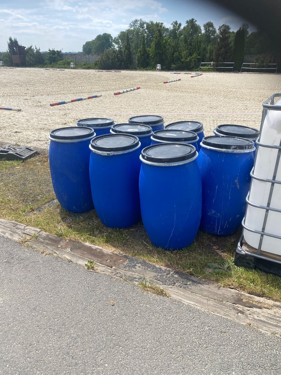 Prodám plastové sudy 110 l