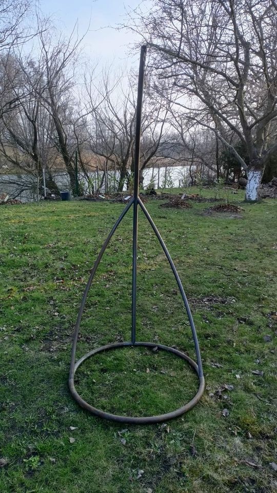 Prodám kovový stojan na zahradní houpačku