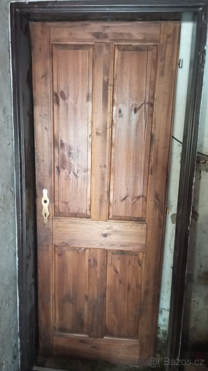 Dřevěné dveře 70 pravé+levé