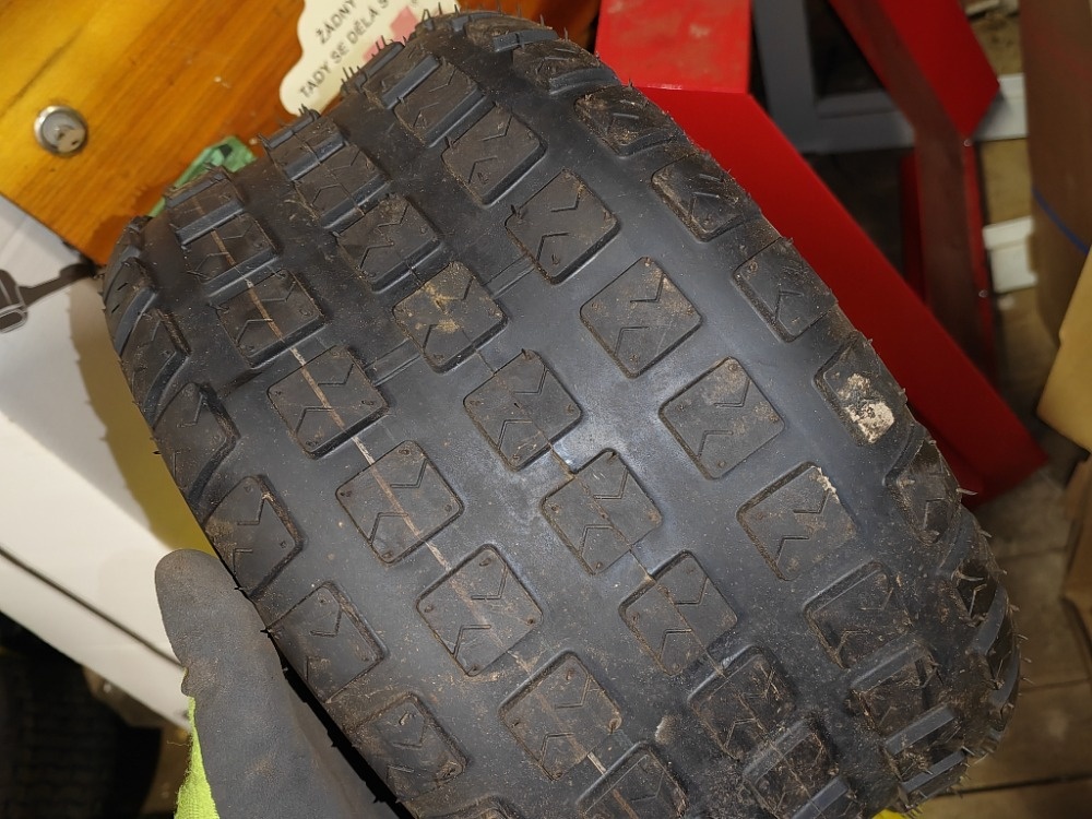 Pneumatiky na zahradní traktory 18x8.50-8 , 20x10.00-8