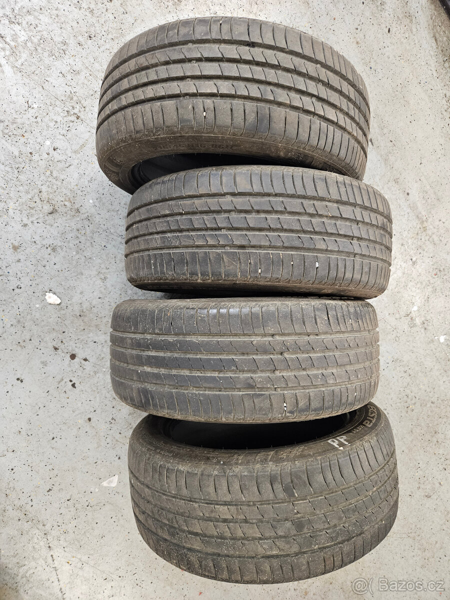 Letní pneu 215/45 R16 86H Kumho Ecsta HS51