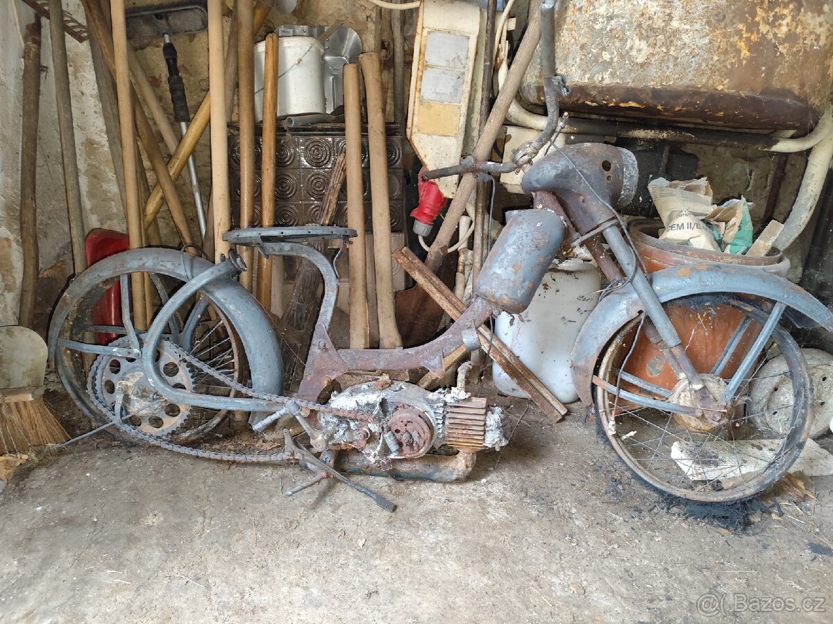 Jawa 50 typ 550 pařez