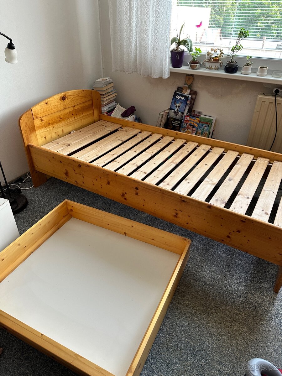 Prodám krásnou postel z masivu