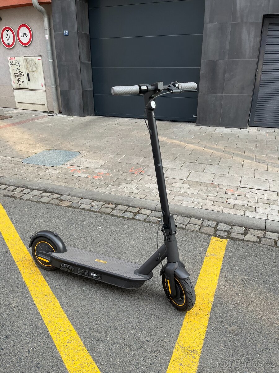 Elektrická koloběžka Ninebot by Segway Kickscooter MAX G30