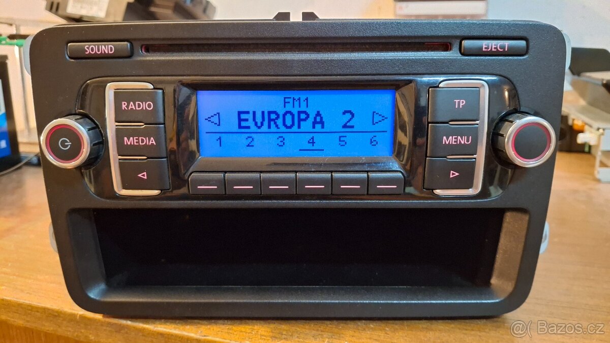 Autorádio VW RCD210 - Originál + PIN, plně funkční