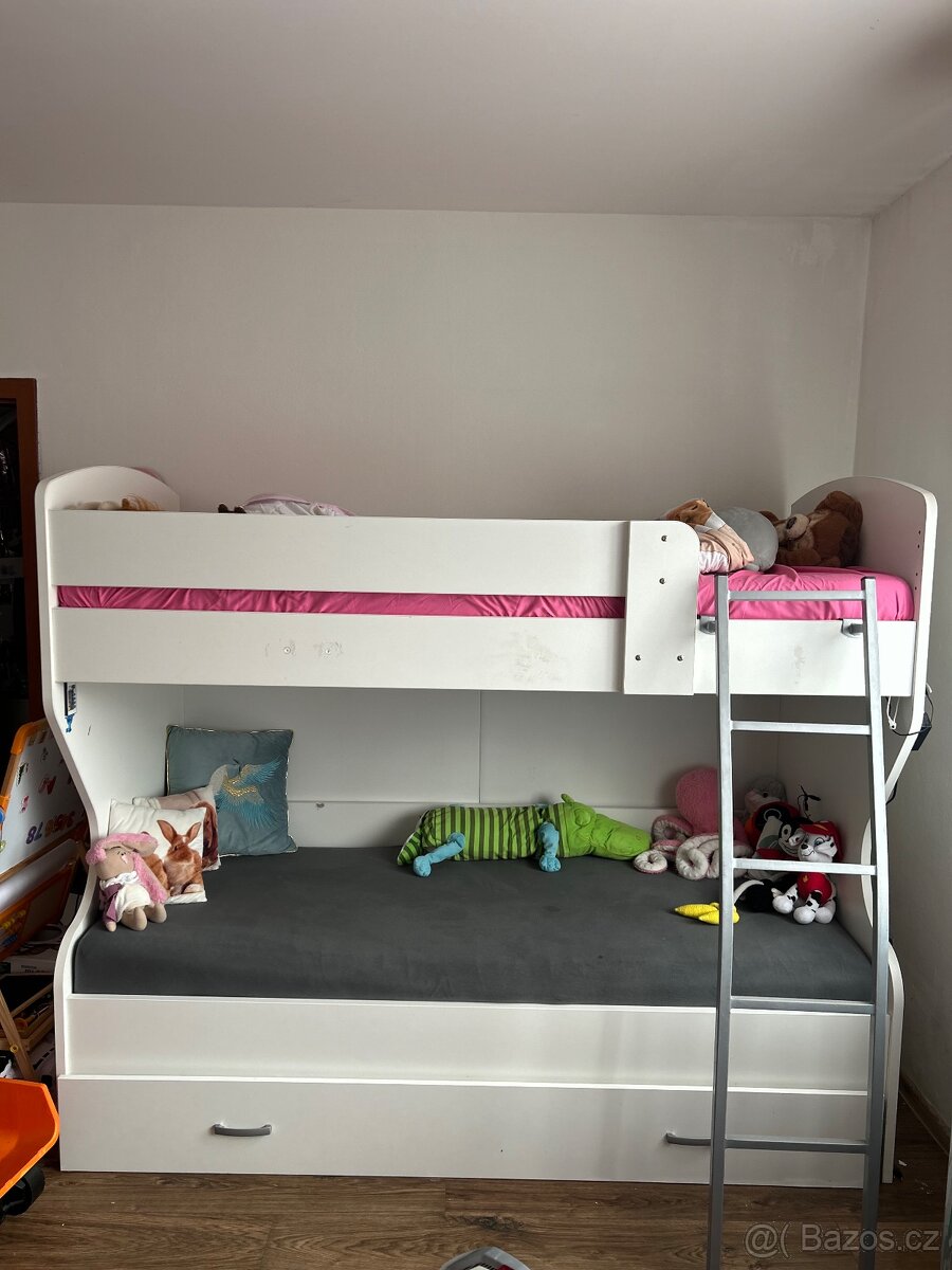 Patrová postel s úložným prostorem a matracemi