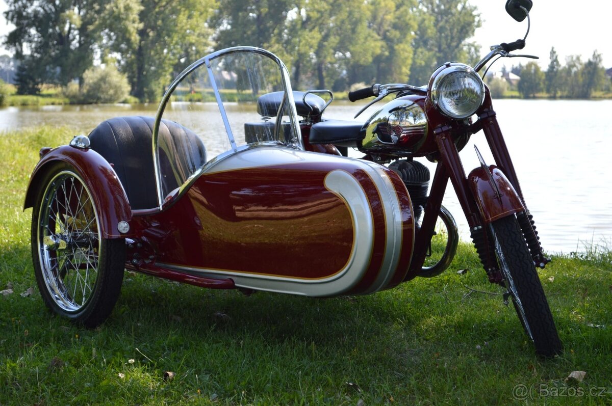 Jawa pérák 250 se sidecarem Tuma 1952 po renovovaci -rarita