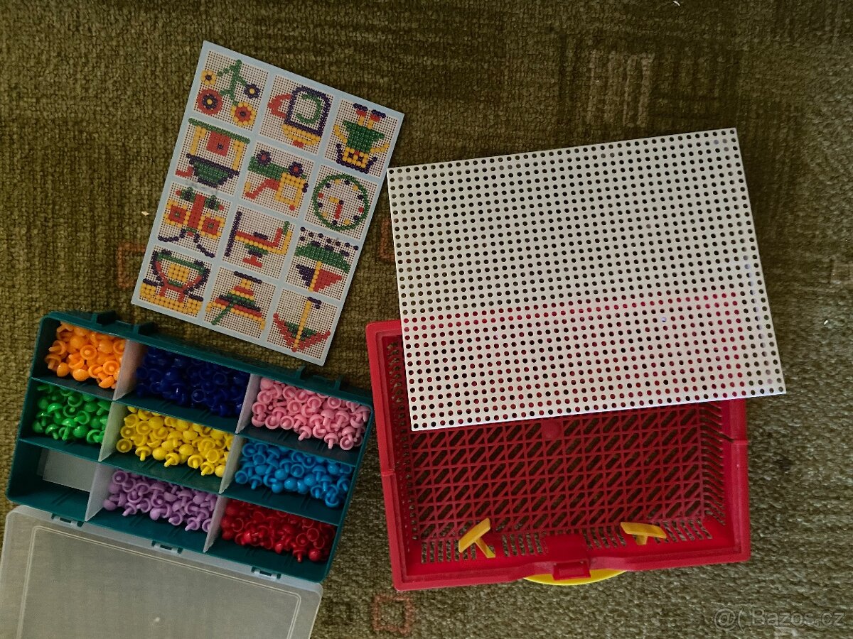 Houbové puzzle s kolíčky/mozaika v červeném kufříku