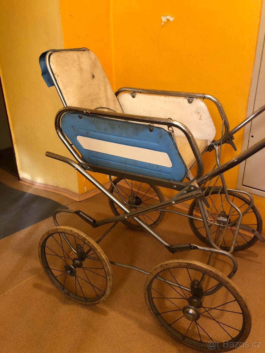 Dětský sportovní kočárek-retro