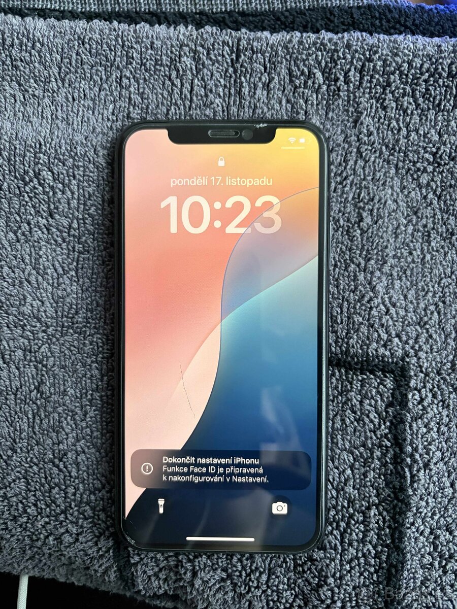 iPhone XS 64GB vesmírně šedá