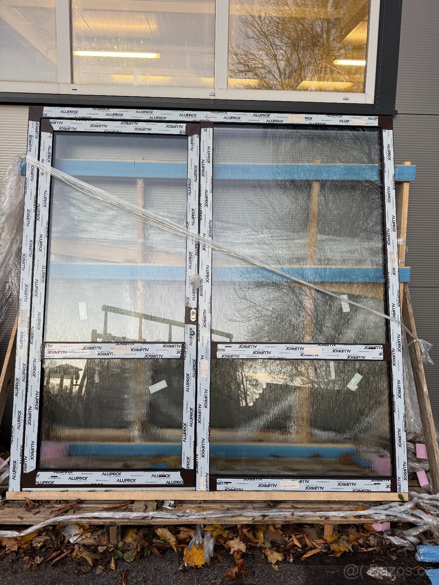 Nové hliníkové jednokřídlé vchodové dveře s fixem