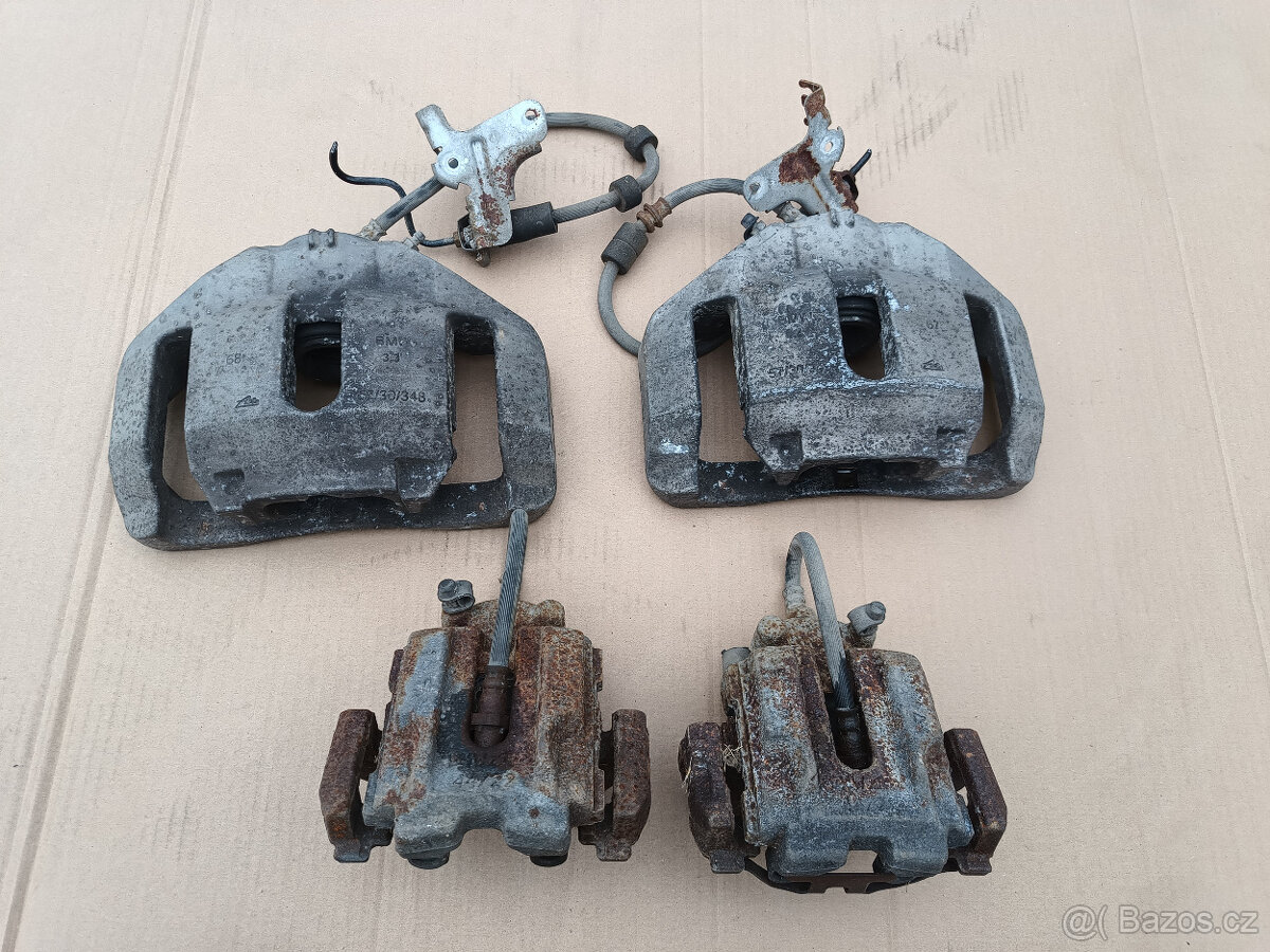 Brzdiče  z  335i  - update sada pro BMW e9x