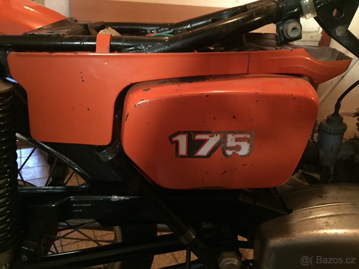 Koupím  kastliky a podsedadlové plechy ČZ 175/487