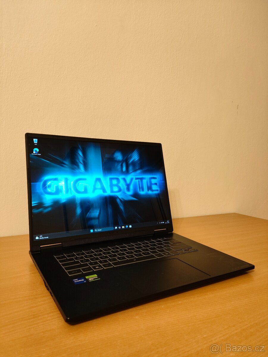 Gigabyte A16 – i7 / RTX4050 / 16 / 512