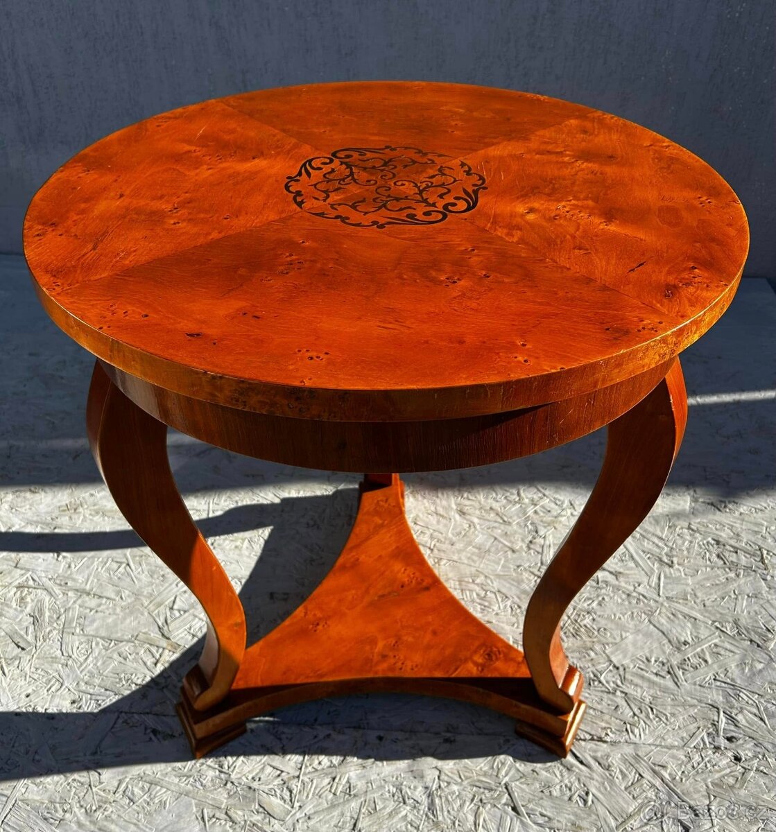 biedermeier stolík