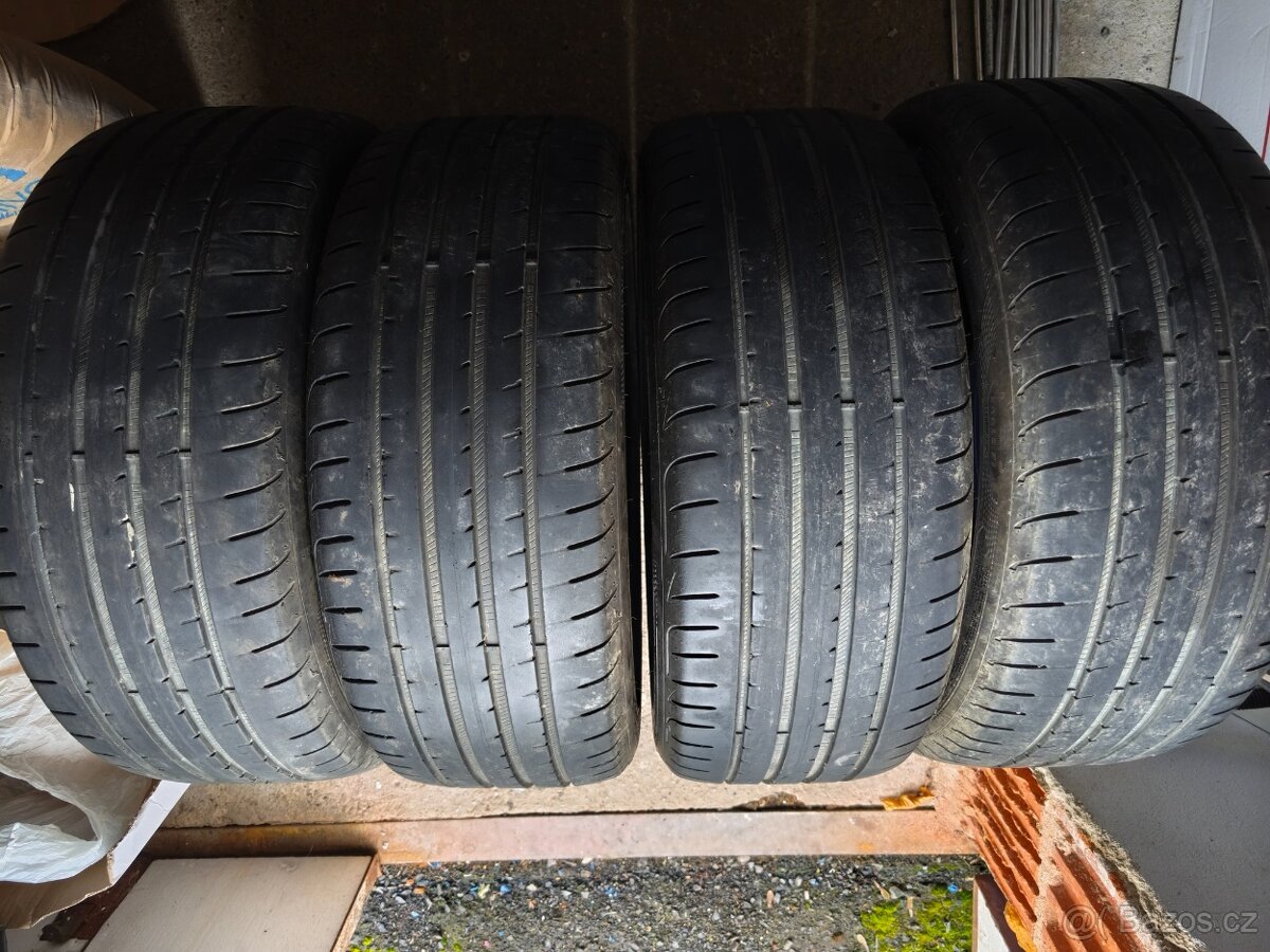 Goodyear 225/45 R18