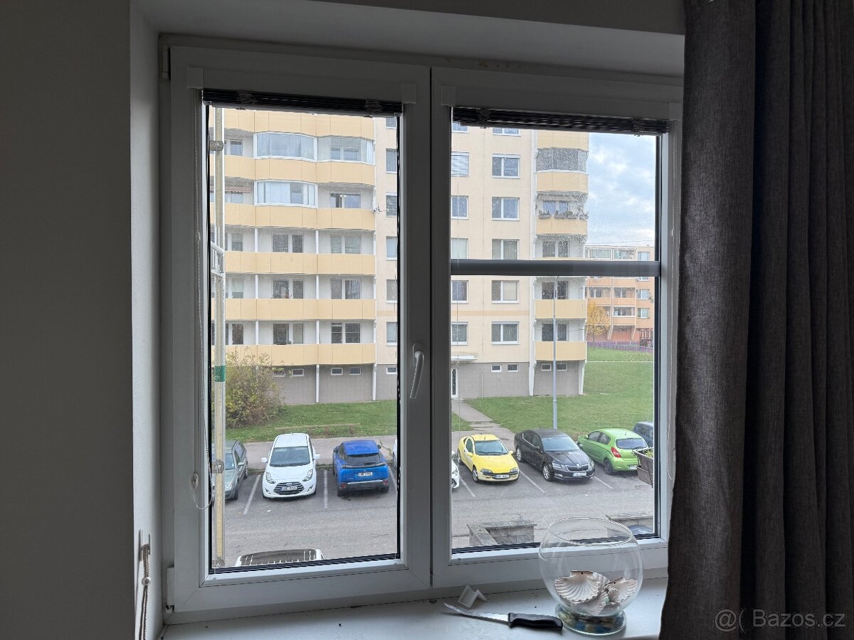 Okno dvojkřídlé 148 x 145 cm