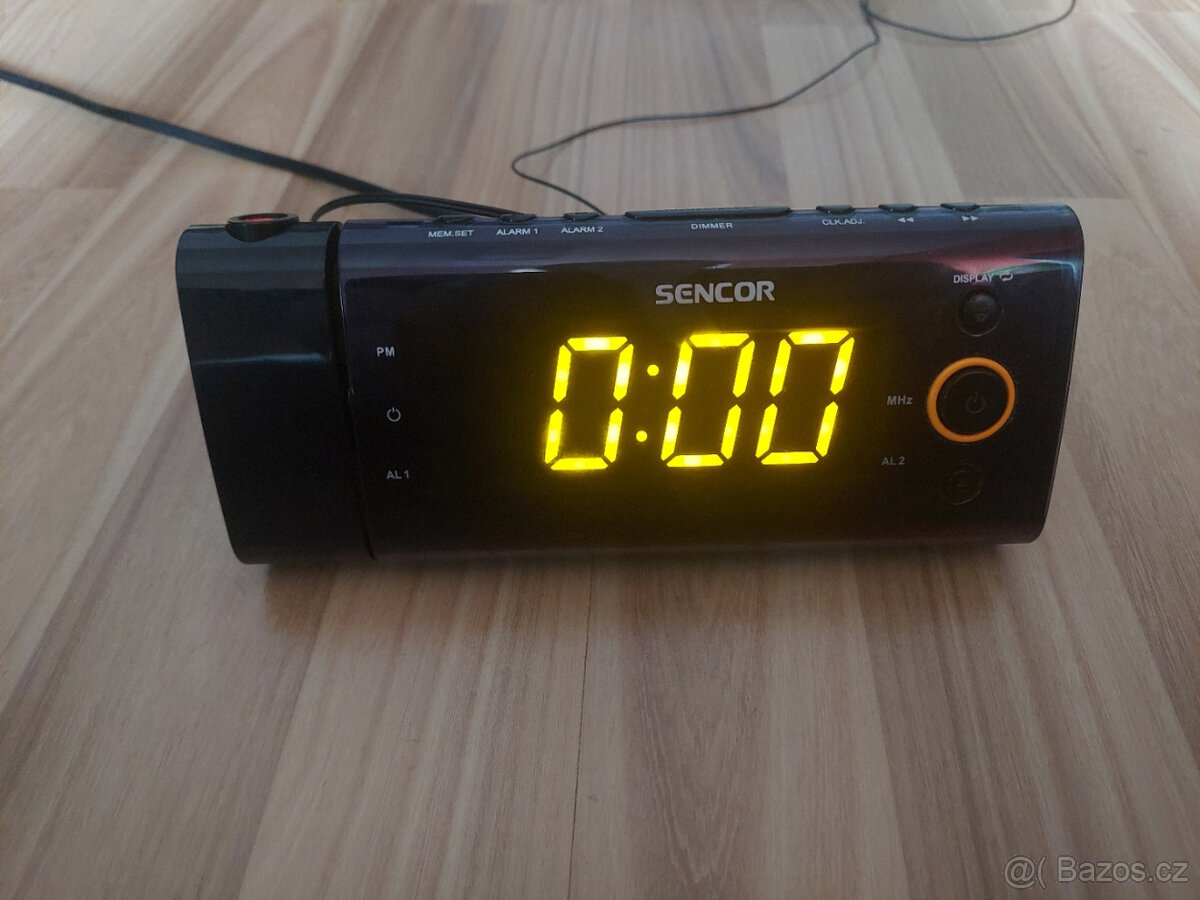 Radiobudík Sencor SRC 330 OR, s projektorem hodin a rádiem