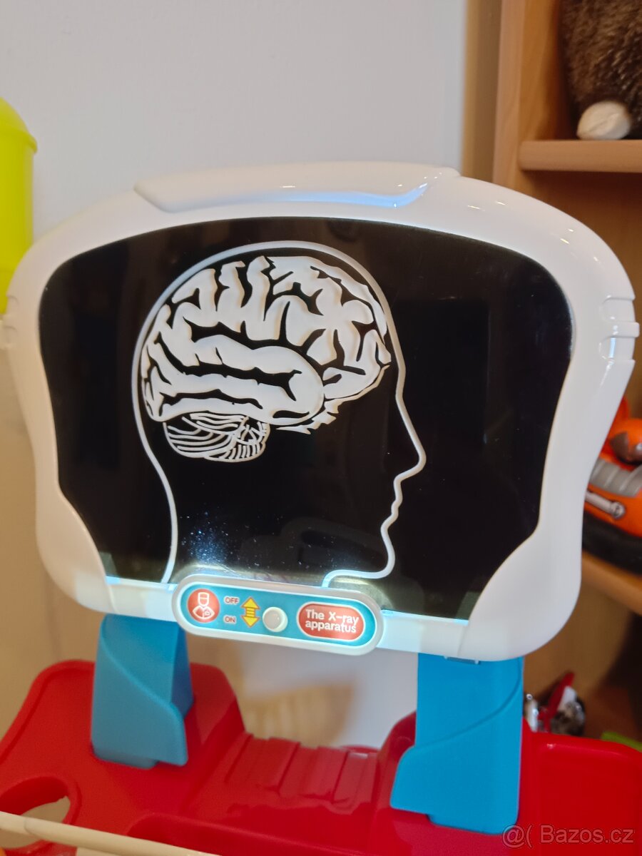 Dětský doktorský vozík s rengenem a zubařským kufřík