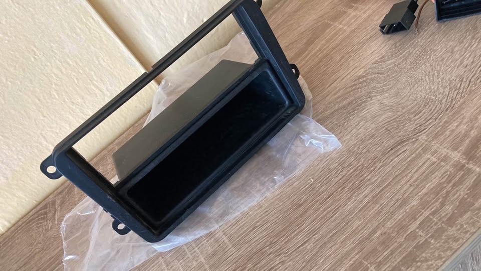 Příslušenství k auto rádiu din 2 pro Golf 5 Octavia 2