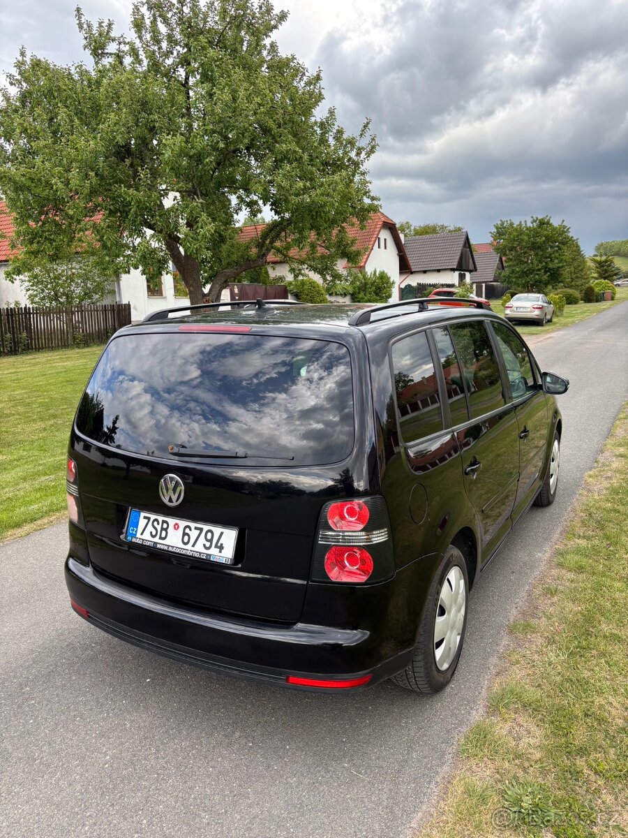 Volkswagen Touran 1.9Tdi 77kW 2010 7míst